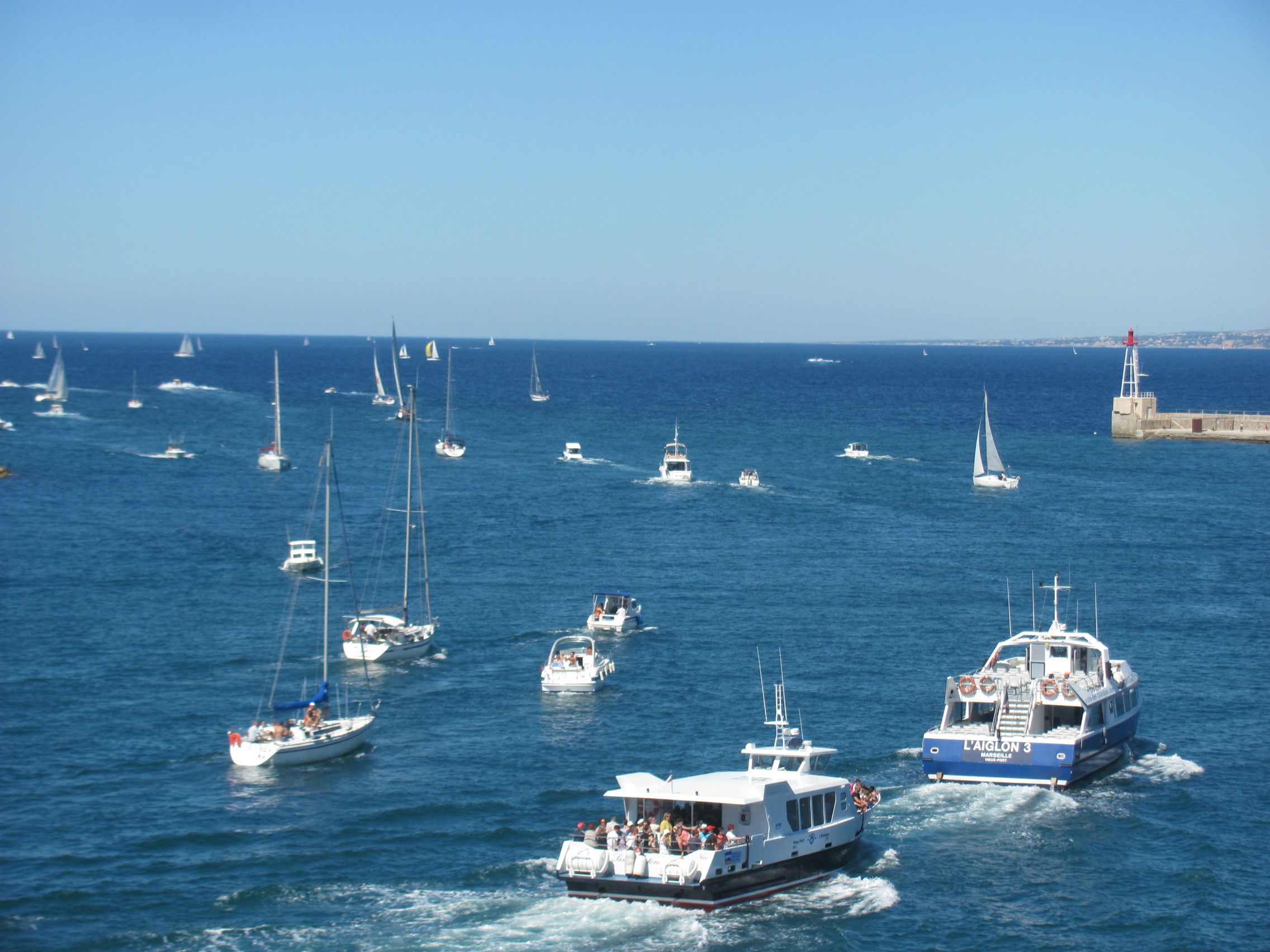 (12) Saison Estivale 2013: Embouteillage à la sortie du port de Marseille