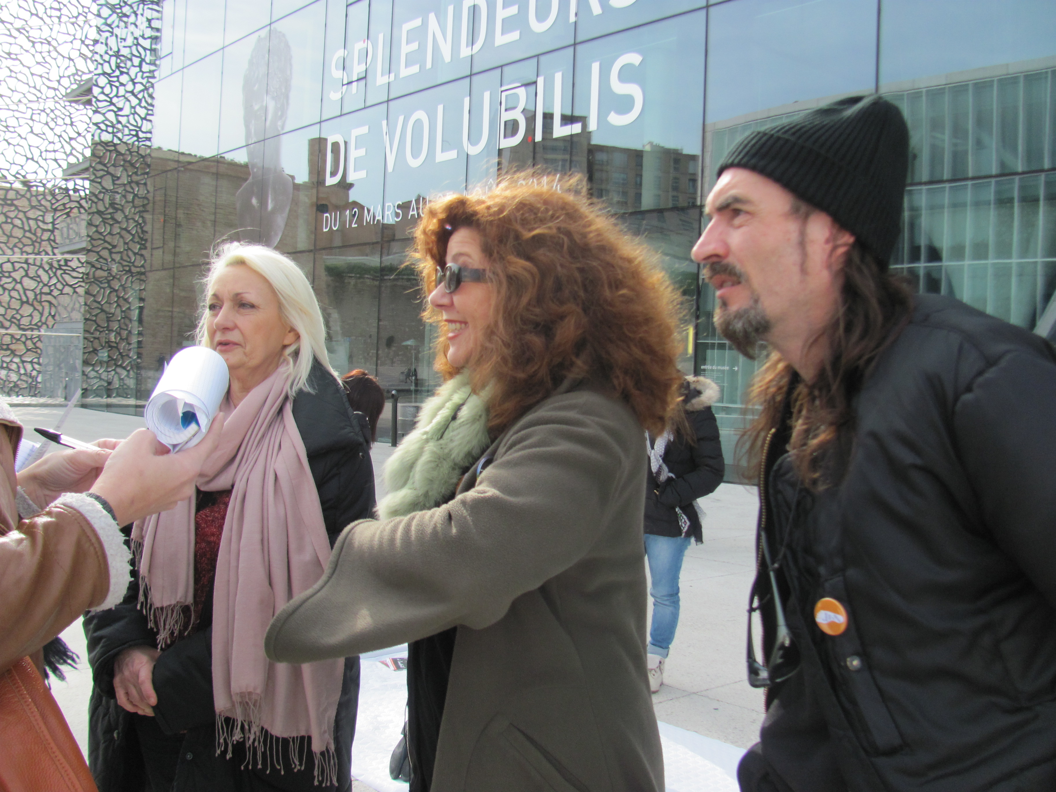 Un Rayon de Soleil : La « Marche pour la Culture » devant le Mucem à Marseille !