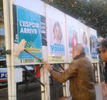 (9) Printemps Marseillais : Rencontre entre le printemps et les panneaux électoraux