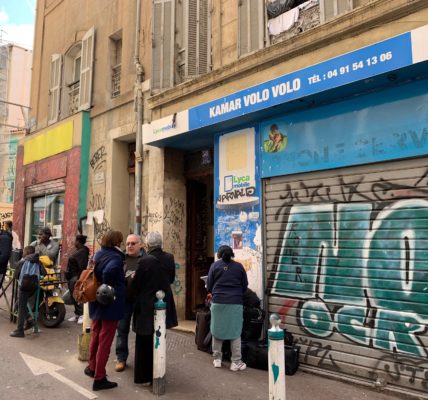 Samedi  8 février au 58 Rue d’Aubagne : Plusieurs familles viennent d’être délogés pour des motifs de fissures dans les sous-bassement de l’immeuble.