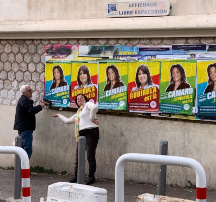 Éloge du militantisme au Printemps Marseillais : L’affichage reste un acte militant avec ses moments de détentes contre les mercenaires de la politique !