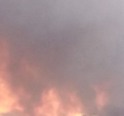 Dernière minute en direct de la Côte Bleue : Incendie gigantesque sur Martigues vue de Sausset les Pins – –